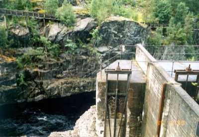 Канал около плотины Myrens Dam