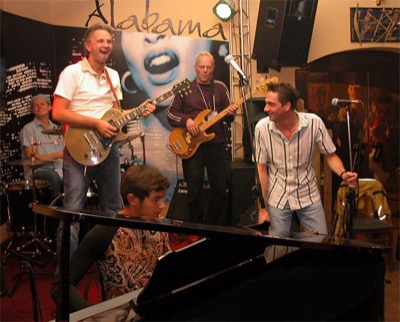 сюрприз — B.B. & The Blues Shacks решили поджемовать, задав напоследок жару
