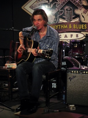Robert Lighthouse, Roadhouse
