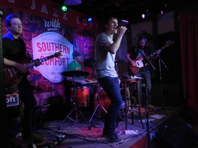 Dizzy Riders, Roadhouse
